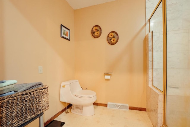 full bath with baseboards, visible vents, tiled shower, tile patterned floors, and toilet