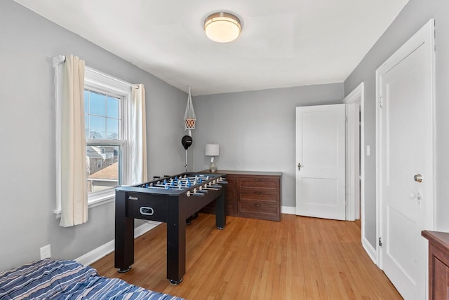 recreation room featuring light wood-style floors and baseboards