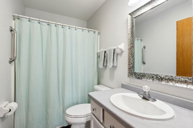 bathroom with curtained shower, toilet, and vanity