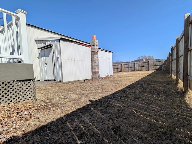 view of yard featuring a fenced backyard