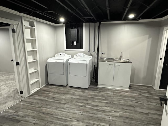 laundry room featuring a sink, cabinet space, dark wood-style floors, and washing machine and clothes dryer