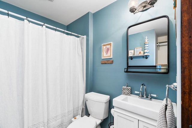 bathroom with a shower with curtain, toilet, and vanity