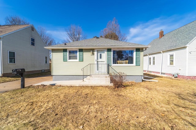 bungalow-style house with a front lawn