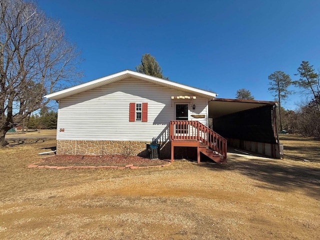 view of front of home featuring central air condition unit and driveway