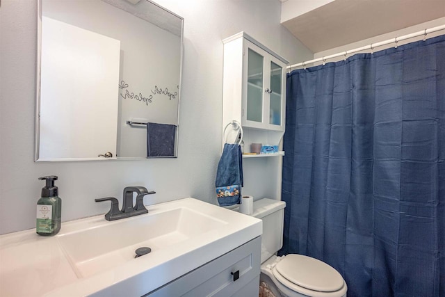 full bathroom with toilet, vanity, and a shower with curtain