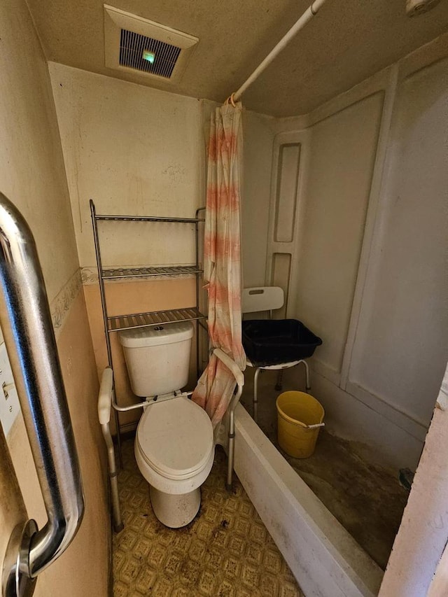 bathroom with a shower with shower curtain, visible vents, toilet, and tile patterned floors