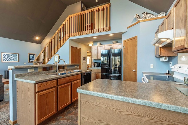 kitchen featuring black appliances, under cabinet range hood, a sink, a peninsula, and a towering ceiling