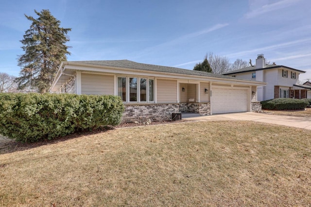 view of front of house with driveway, a front lawn, and an attached garage