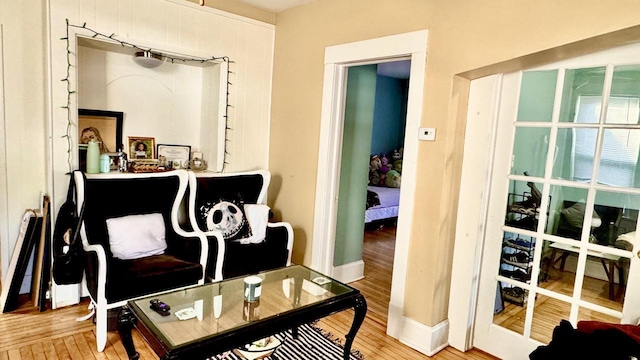 sitting room featuring light wood-style flooring and baseboards