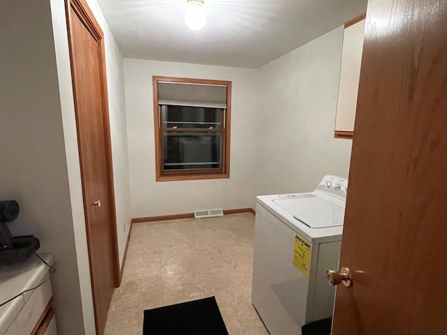 laundry room with washer / dryer, light floors, visible vents, and baseboards