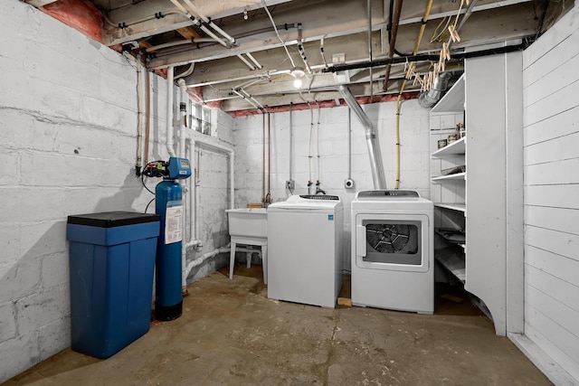 laundry area with a sink, laundry area, and washer and clothes dryer