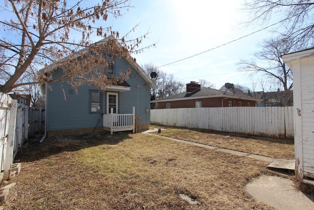 view of yard featuring a fenced backyard