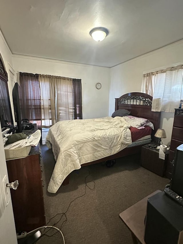 bedroom featuring carpet floors