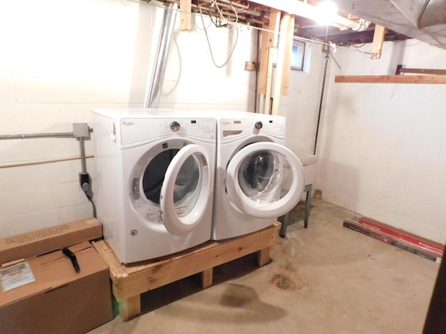 laundry area with laundry area and washing machine and clothes dryer