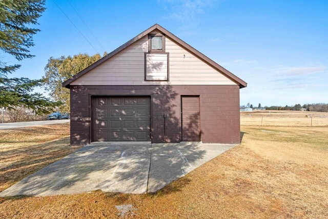 view of detached garage