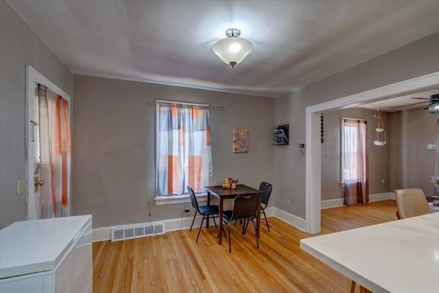 dining room with visible vents, plenty of natural light, baseboards, and light wood-style flooring