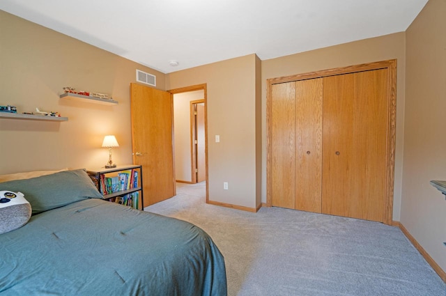 bedroom featuring a closet, visible vents, carpet flooring, and baseboards