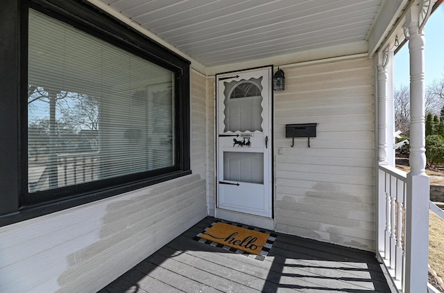 entrance to property featuring a porch