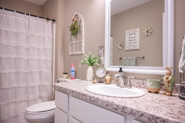 full bathroom with toilet, vanity, and a shower with shower curtain