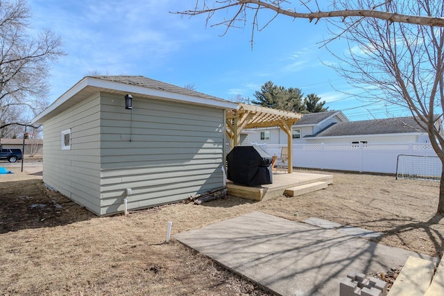 view of outdoor structure with fence, an outdoor structure, and a pergola