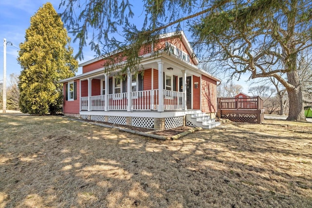 view of front of property with a front lawn and covered porch