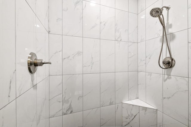655 Sunset Grn, Bay, WI 54313 - full bathroom with tiled shower