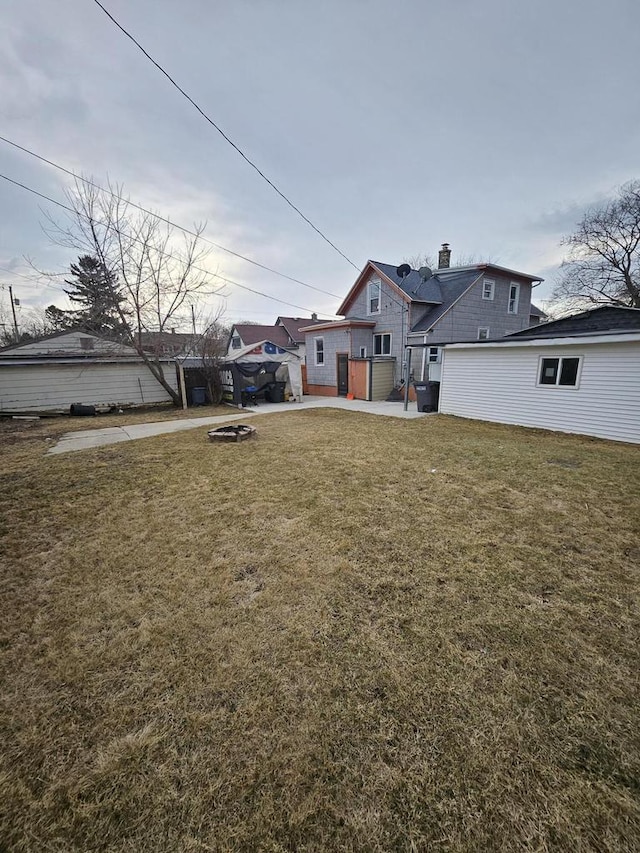 view of yard featuring a patio