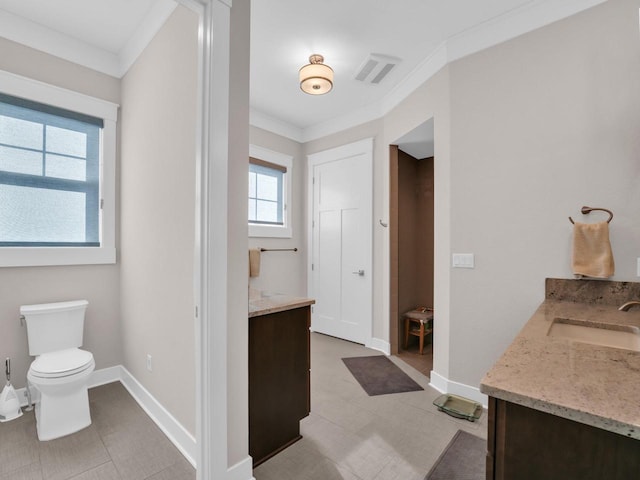 full bath featuring visible vents, crown molding, toilet, double vanity, and a sink