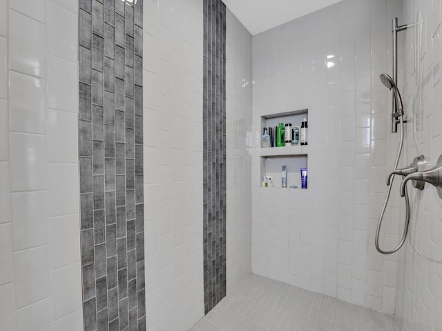 full bathroom featuring a tile shower