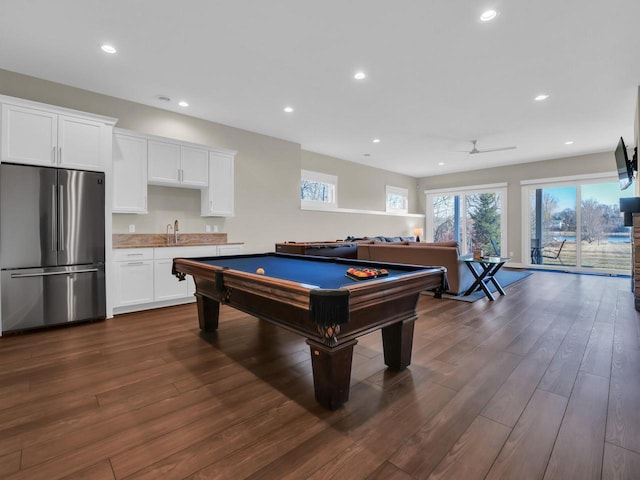 rec room featuring dark wood-style floors, recessed lighting, ceiling fan, a sink, and a wealth of natural light