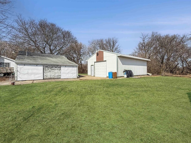 view of yard with an outbuilding and a garage