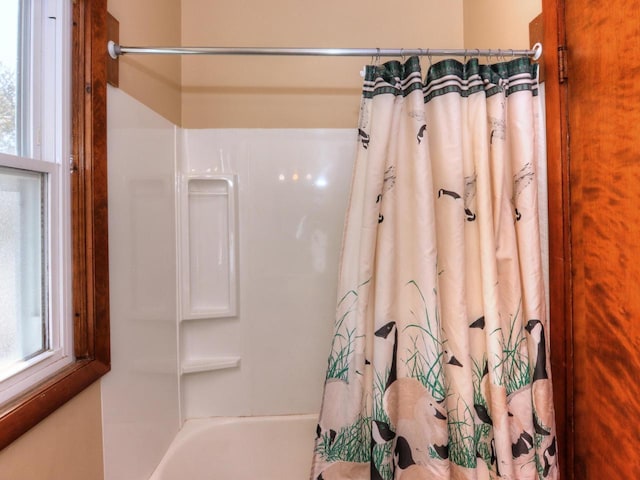 bathroom with shower / bath combo