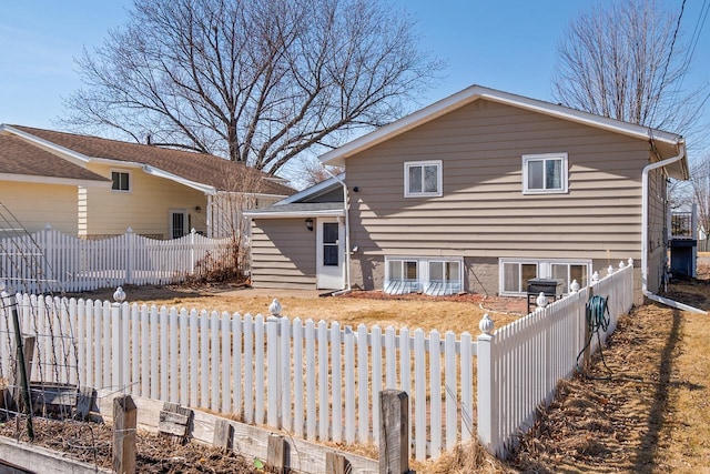 view of front facade with fence private yard