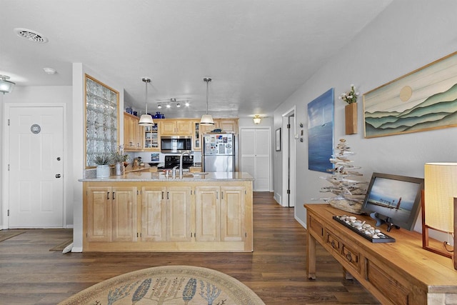 kitchen featuring visible vents, dark wood-type flooring, light brown cabinetry, appliances with stainless steel finishes, and a peninsula