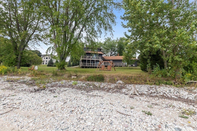 view of front of home featuring a front lawn