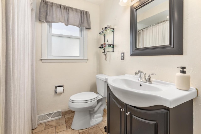 full bathroom featuring visible vents, toilet, vanity, and baseboards