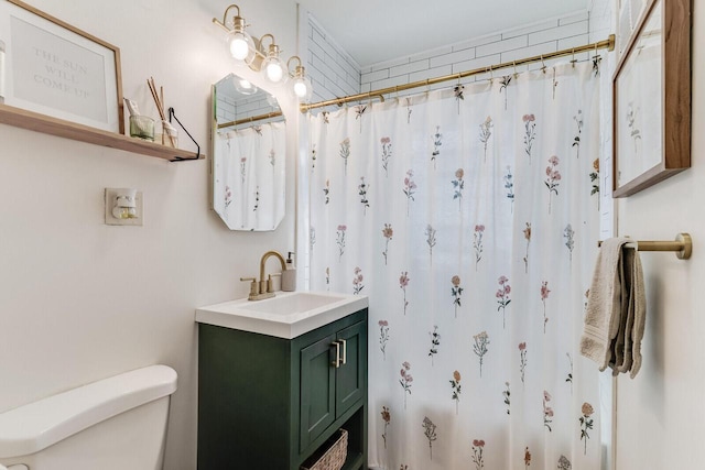 full bath with a shower with shower curtain, toilet, and vanity