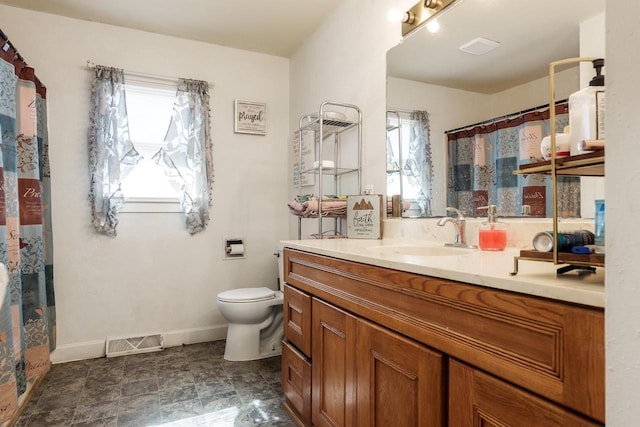 bathroom with visible vents, toilet, curtained shower, baseboards, and vanity