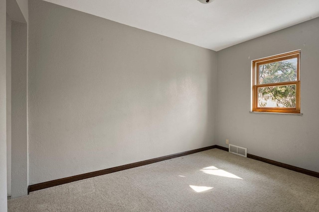 carpeted empty room with baseboards and visible vents