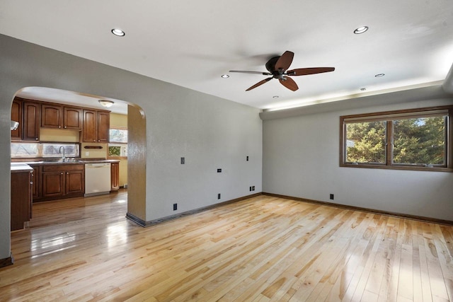 empty room featuring recessed lighting, light wood-type flooring, arched walkways, and ceiling fan