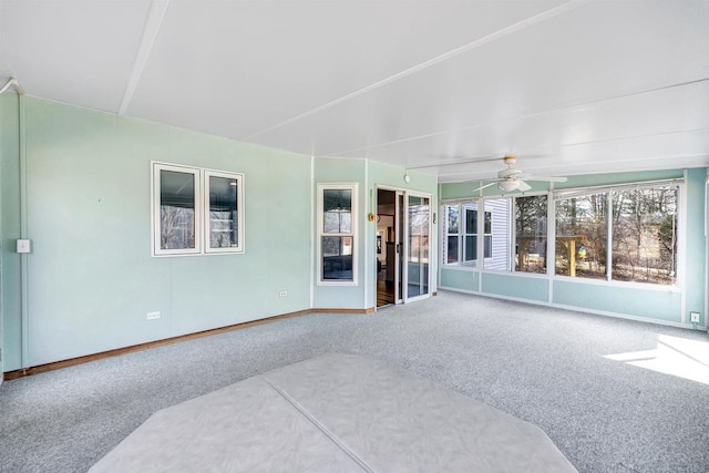 sunroom with ceiling fan