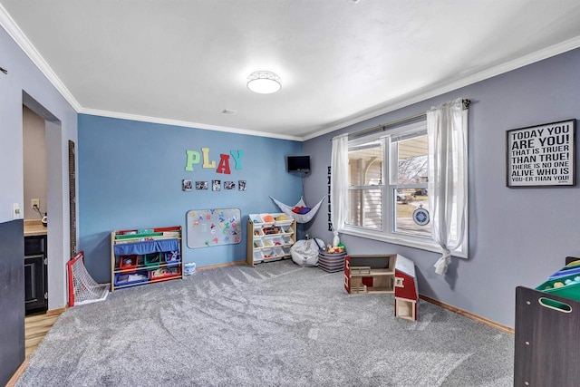 game room featuring carpet flooring, crown molding, and baseboards