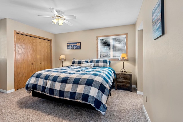 carpeted bedroom featuring a ceiling fan, baseboards, and a closet