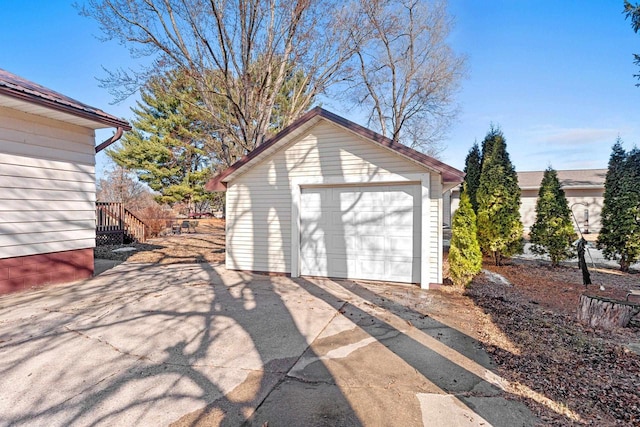 detached garage featuring concrete driveway