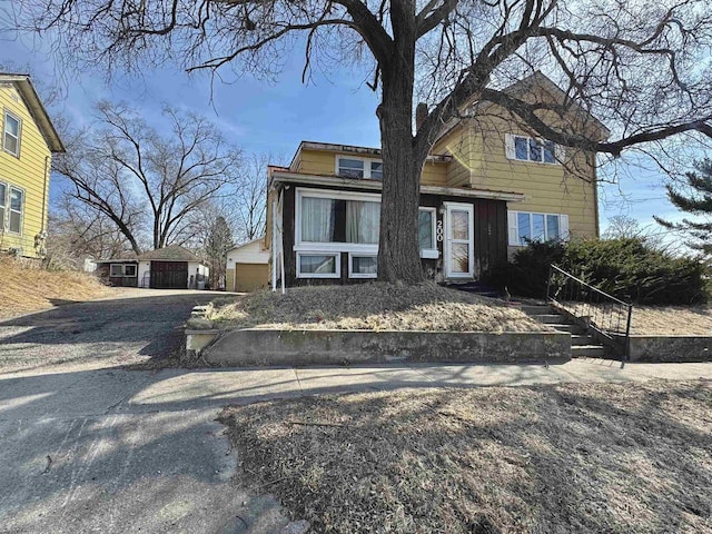 view of front of house featuring a garage