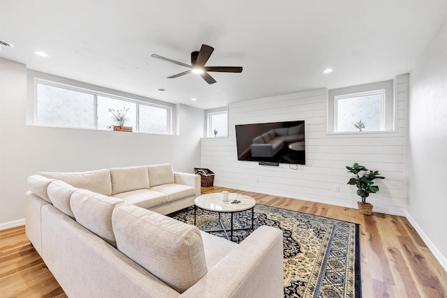 living area featuring recessed lighting, wood finished floors, baseboards, and ceiling fan