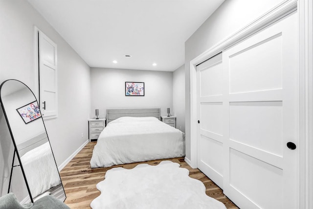 bedroom featuring recessed lighting, baseboards, and light wood-style floors