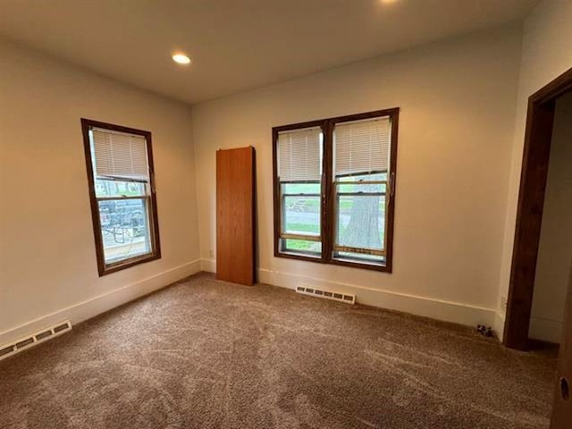 unfurnished room with visible vents, recessed lighting, baseboards, and carpet floors