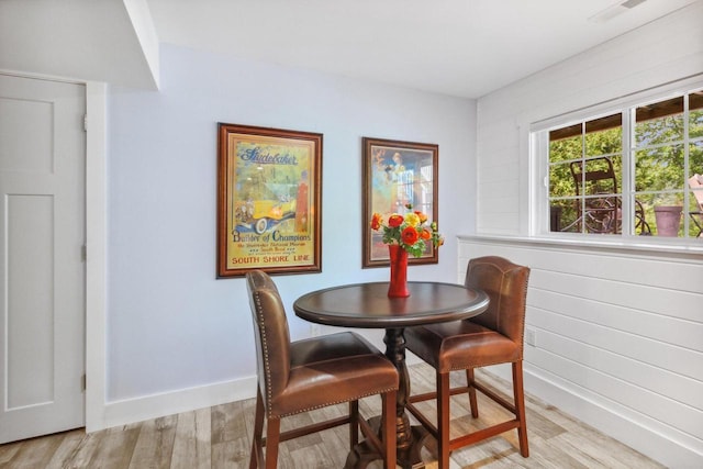 dining room featuring visible vents, light wood-type flooring, and baseboards