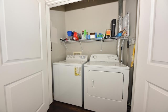 laundry room with laundry area and independent washer and dryer